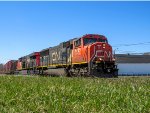 CN 5799 leads 402 at MP124.55